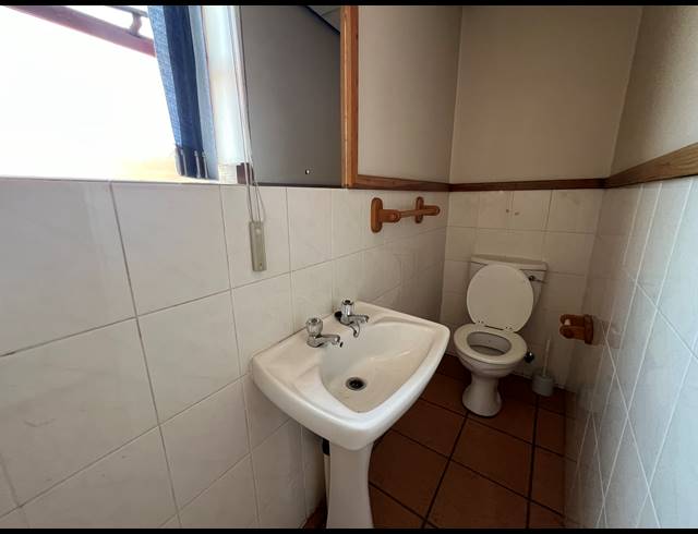 192M² BUSINESS TO LET IN WELTEVREDEN PARK